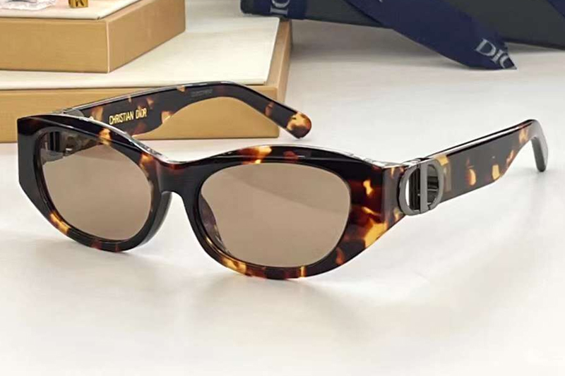 30Montaigne S9U Sunglasses Tortoise Brown