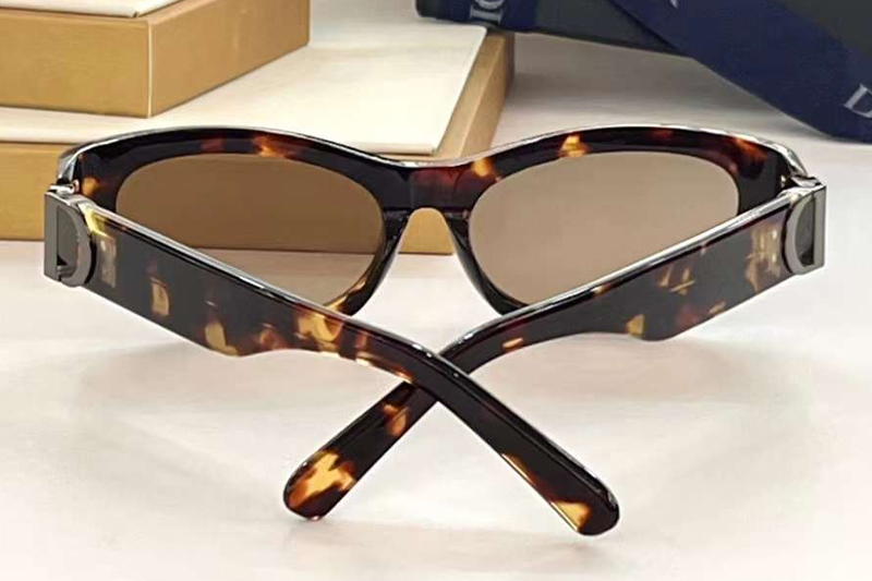 30Montaigne S9U Sunglasses Tortoise Brown