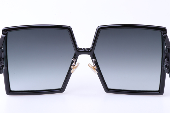 30Montaigne Sunglasses Black Gradient Gray