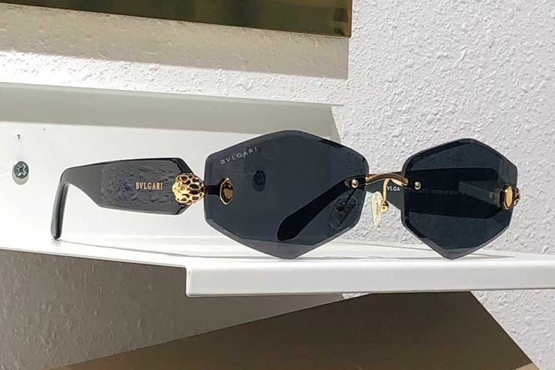 BV40010 Sunglasses Black Gold Gray