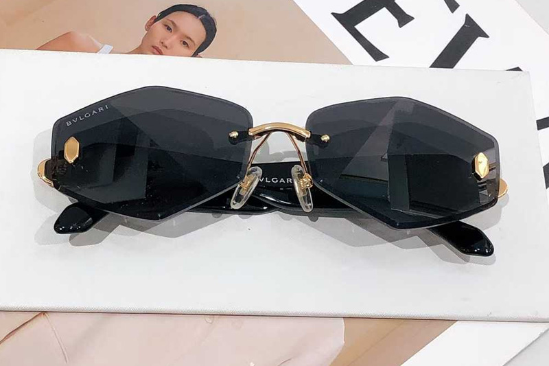BV40010 Sunglasses Black Gold Gray