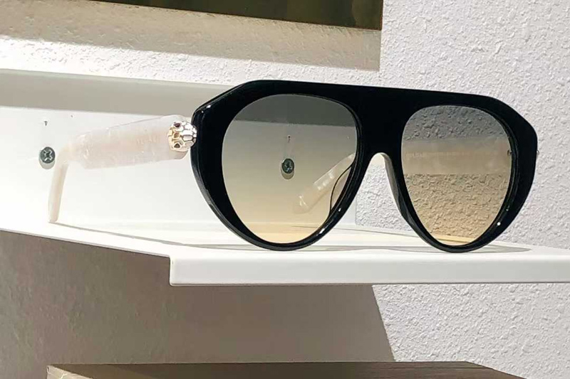 BV40060I Sunglasses Black White Gradient Gray