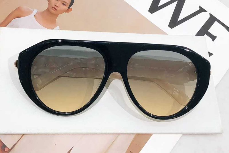 BV40060I Sunglasses Black White Gradient Gray