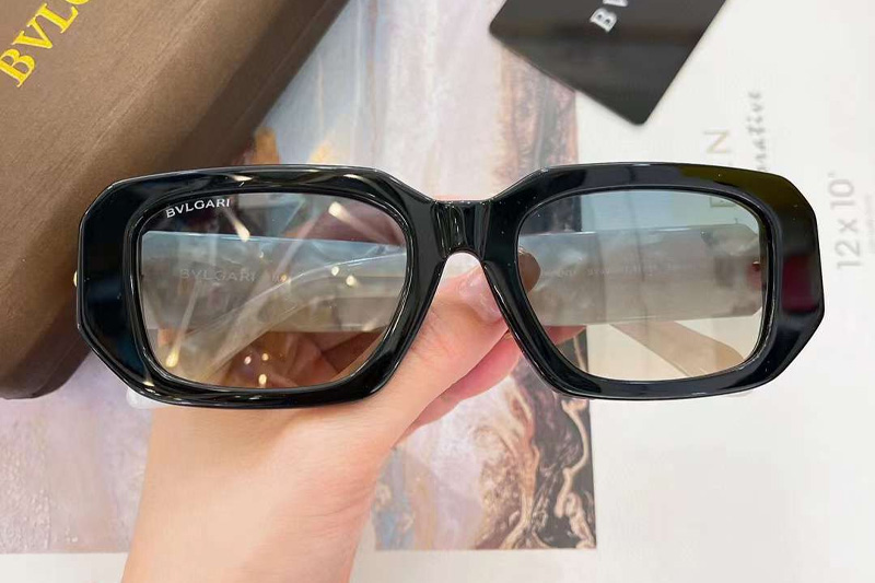 BV40067 Sunglasses Black White Gradient Blue