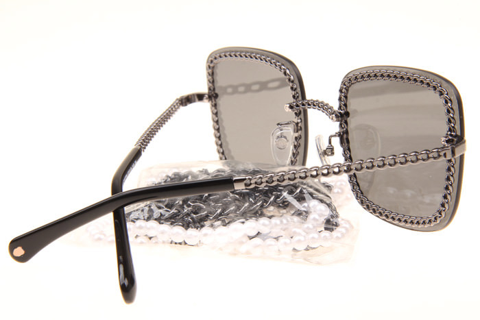 CH4244 Sunglasses In Gunmetal Grey