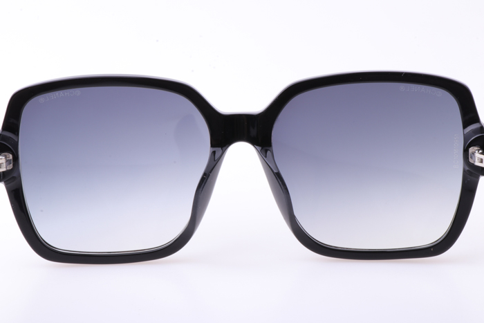 CH5408 Sunglasses Black Gold Gradient Gray