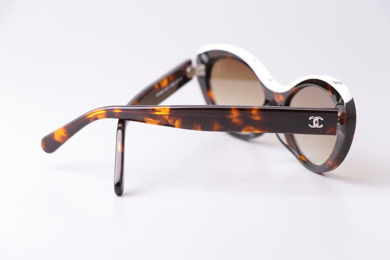 CH5416 Sunglasses Tortoise White Gradient Brown