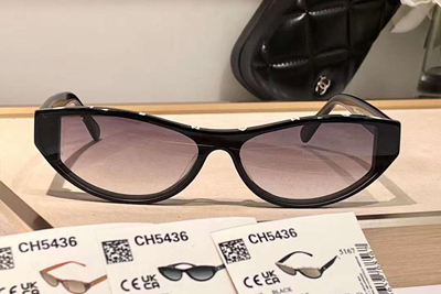 CH5436 Sunglasses Black Gradient Gray