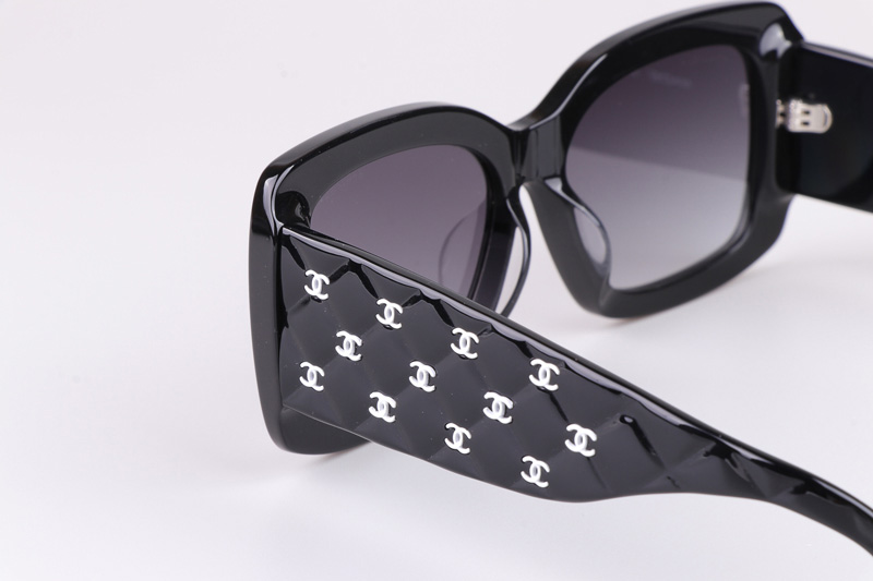 CH5483 Sunglasses Black Gradient Gray