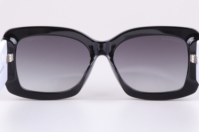 CH5483 Sunglasses Black White Gradient Gray