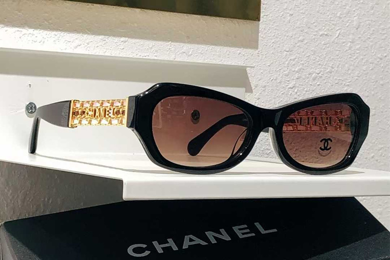 CH5537 Sunglasses Black Gradient Brown