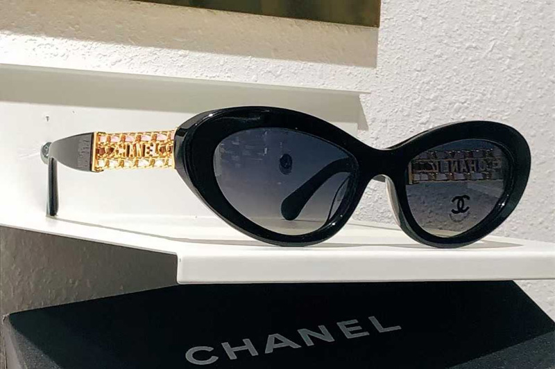 CH5538Q Sunglasses Black Gradient Gray