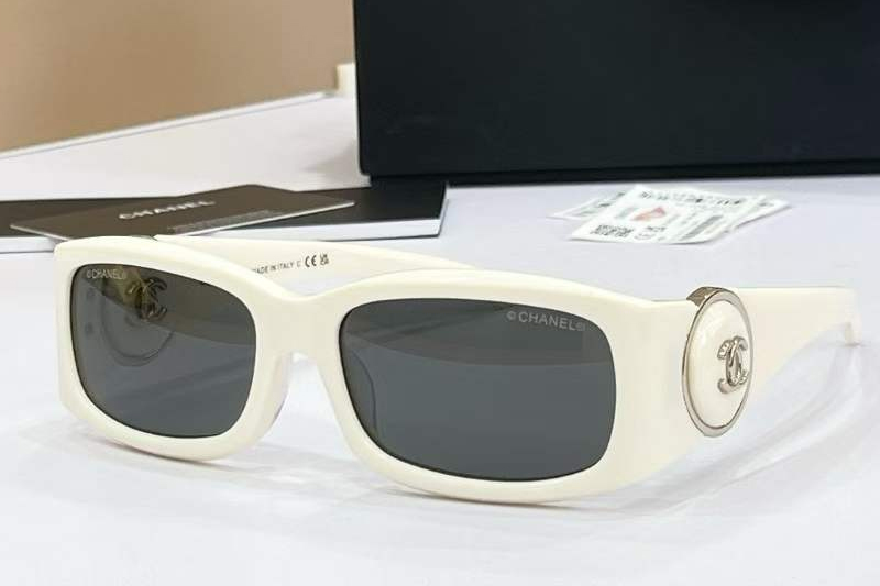 CH6030S Sunglasses White Gray