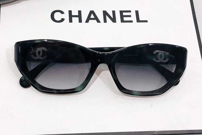 CH6077S Sunglasses Gray Tortoise Gradient Gray