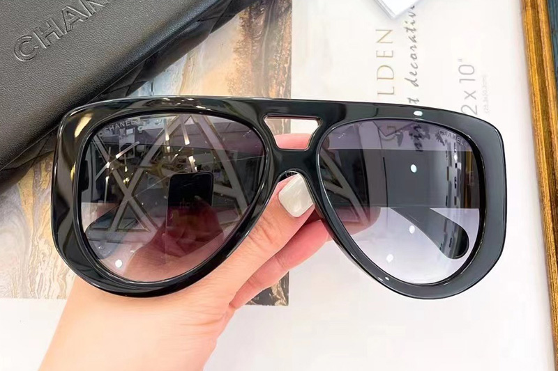 CH71354 Sunglasses Black Gradient Gray