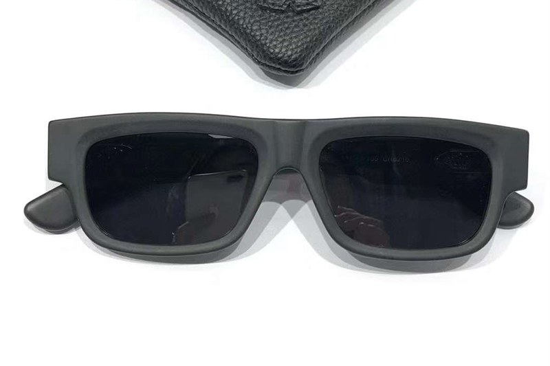 CH8216 Sunglasses Matte Black Gray