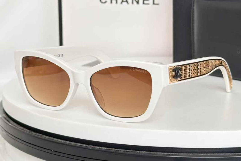CH9131 Sunglasses White Gradient Brown