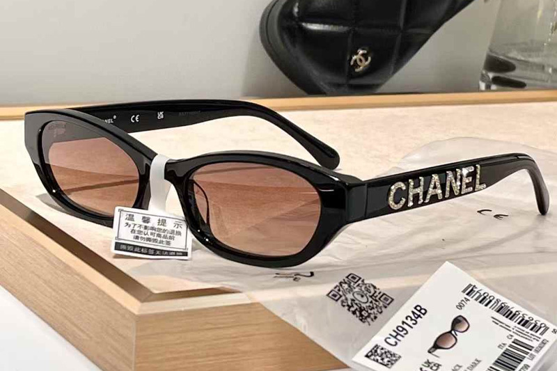 CH9134B Sunglasses Black Gradient Brown
