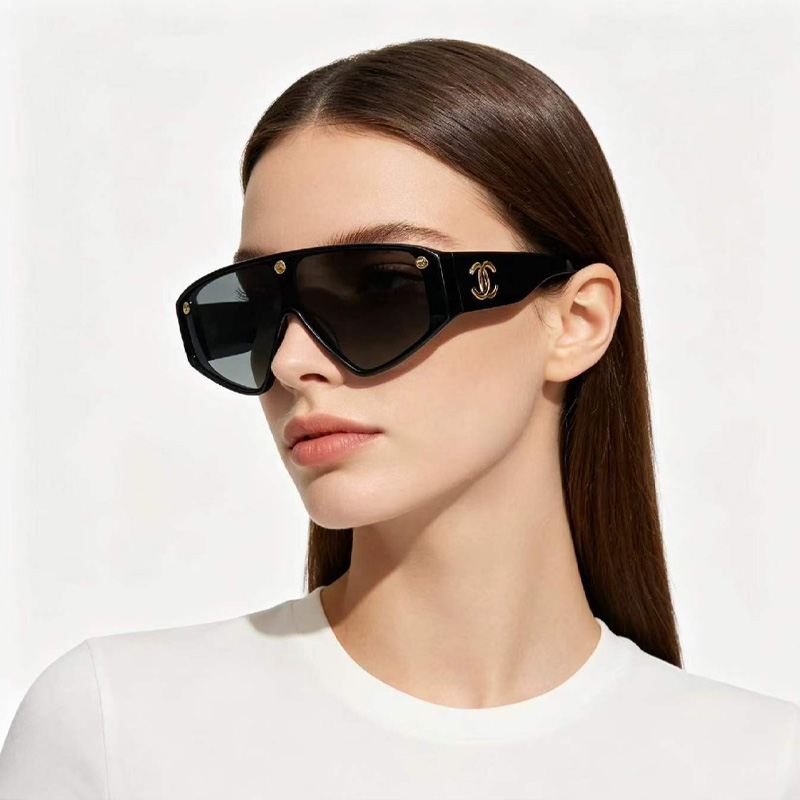 CH9205 Sunglasses Black Gold Gray