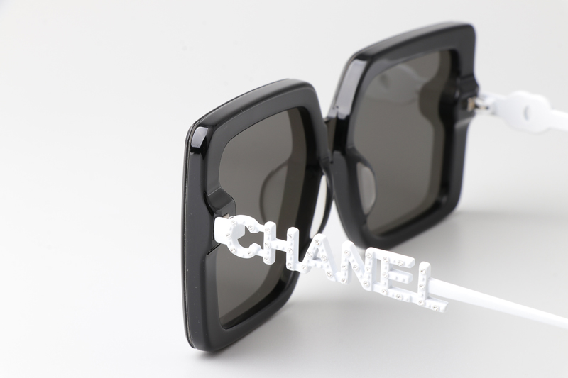 CHA95069 Sunglasses Black White Gray