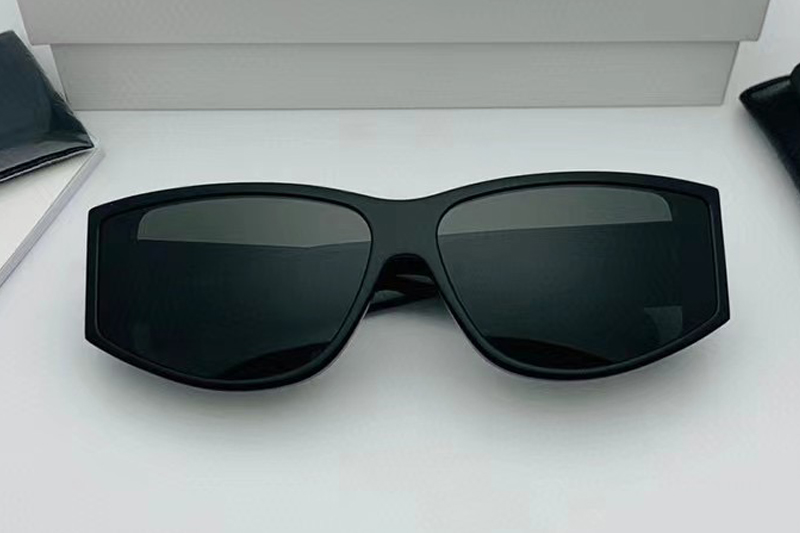 CL40227 Sunglasses In Black
