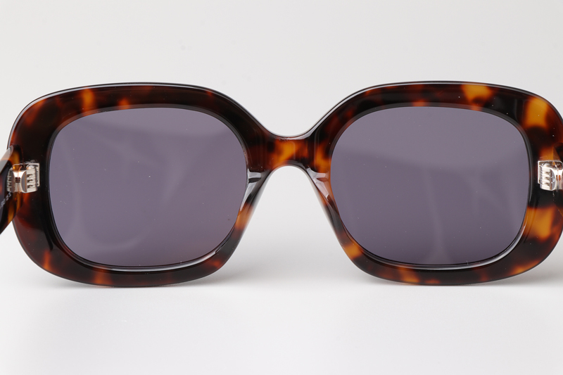 CL40262U Sunglasses Tortoise Purple
