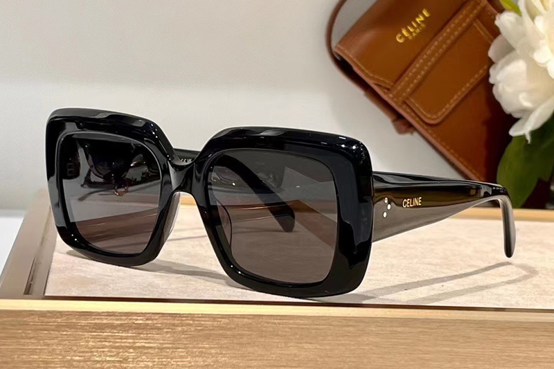 CL40263 Sunglasses In Black
