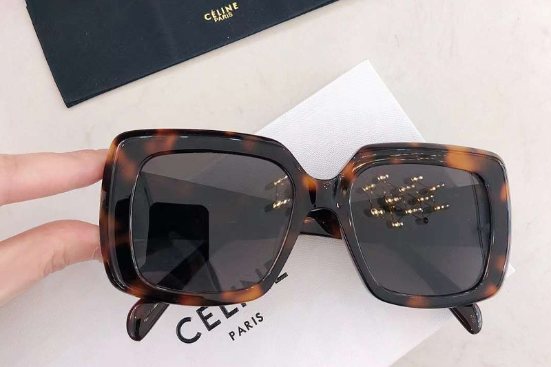 CL40263 Sunglasses In Tortoise
