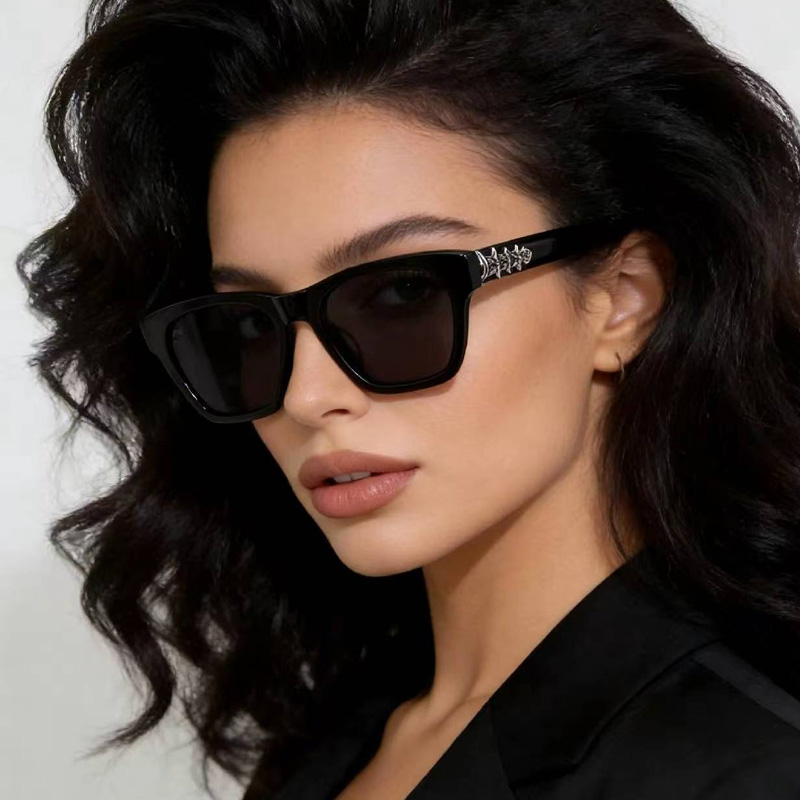 Clitterati Sunglasses Black Gray
