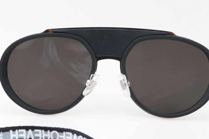 DG2210 Sunglasses In Black Gold Gradient Grey