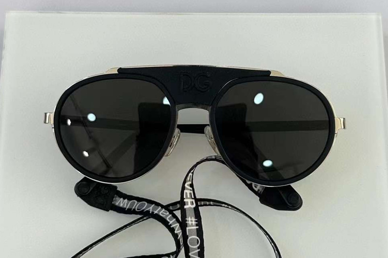 DG2210 Sunglasses In Black Silver