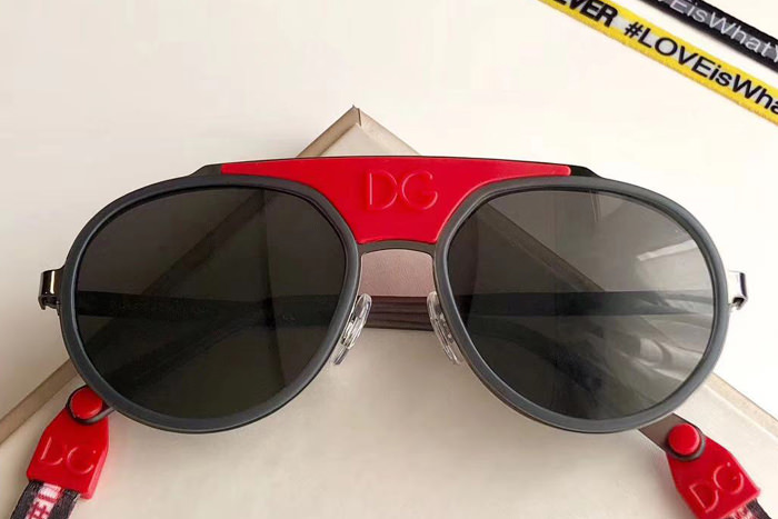 DG2210 Sunglasses In Red