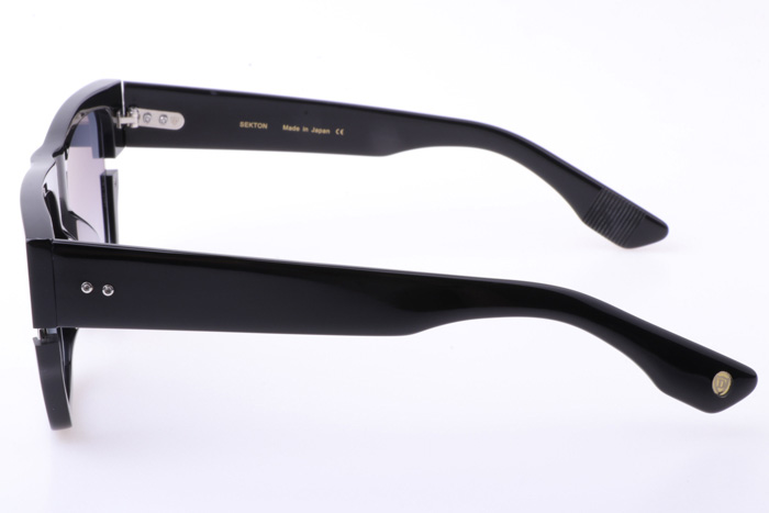 DT SEKTON Sunglasses In Black