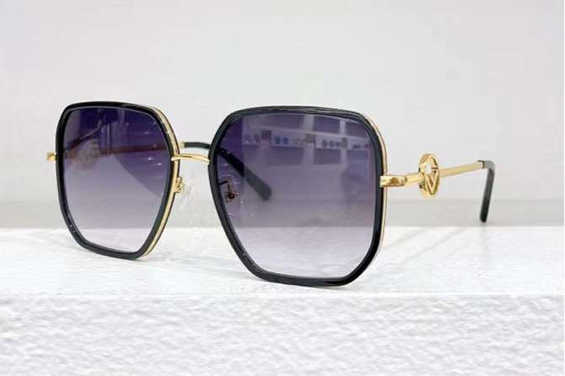 FE40031U Sunglasses Black Gold Gradient Gray