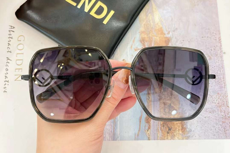 FE40031U Sunglasses Tortoise Gunmetal Gradient Gray