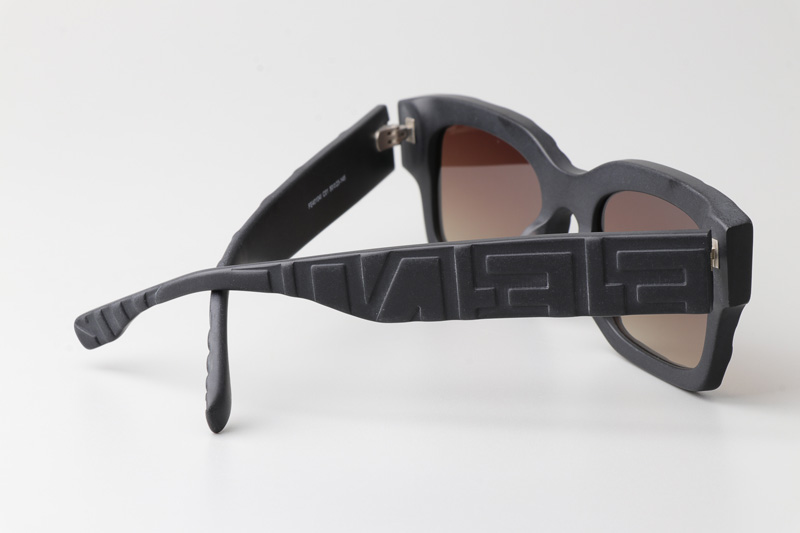 FE40104I Sunglasses Matte Black Gradient Brown