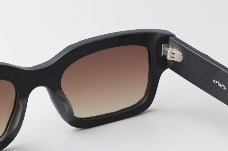 FE40104I Sunglasses Matte Black Gradient Brown