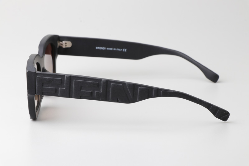 FE40104I Sunglasses Matte Black Gradient Brown