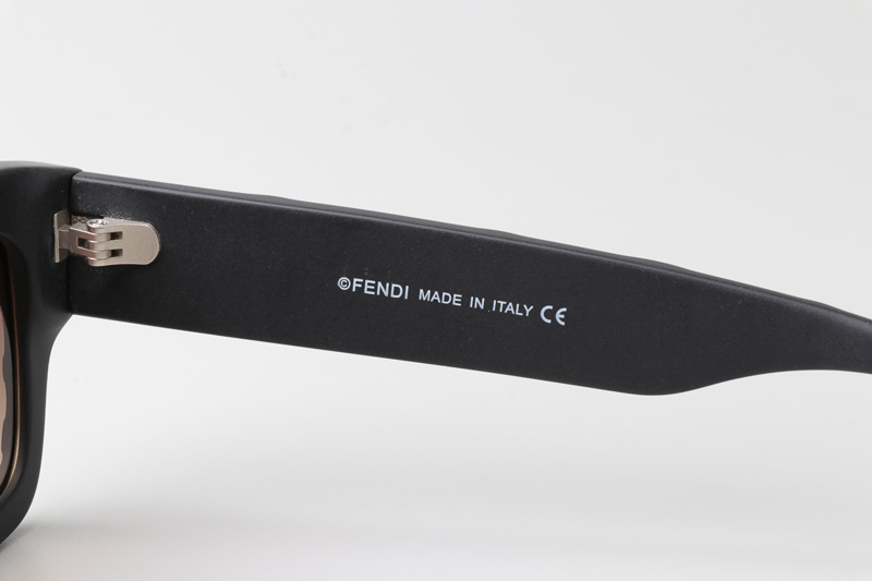 FE40104I Sunglasses Matte Black Gradient Brown