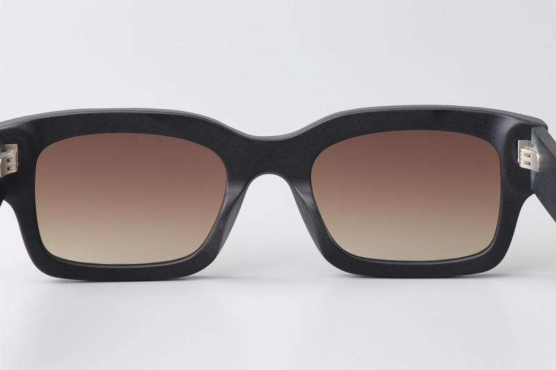 FE40104I Sunglasses Matte Black Gradient Brown