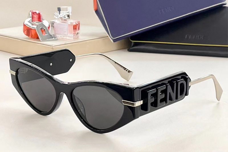 FE40121 Sunglasses In Black Silver