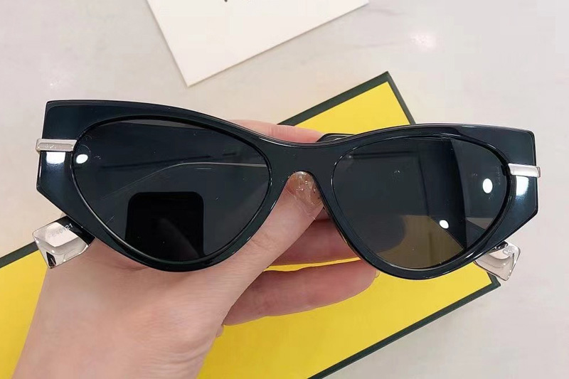 FE40121 Sunglasses In Black Silver
