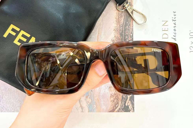 FE8362 Sunglasses Tortoise Brown