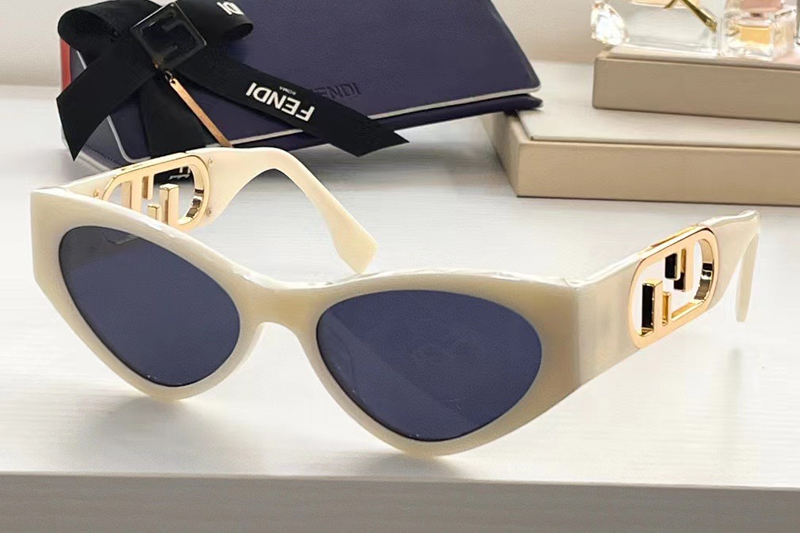 FF FOL029 Sunglasses In White