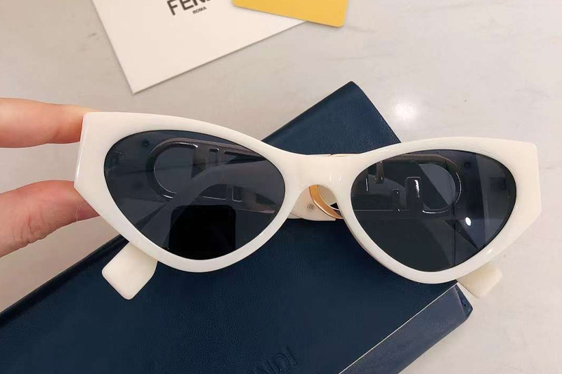 FF FOL029 Sunglasses In White