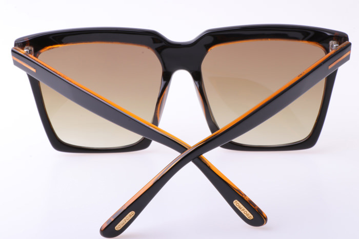 FT0764 Sunglasses In Black Brown