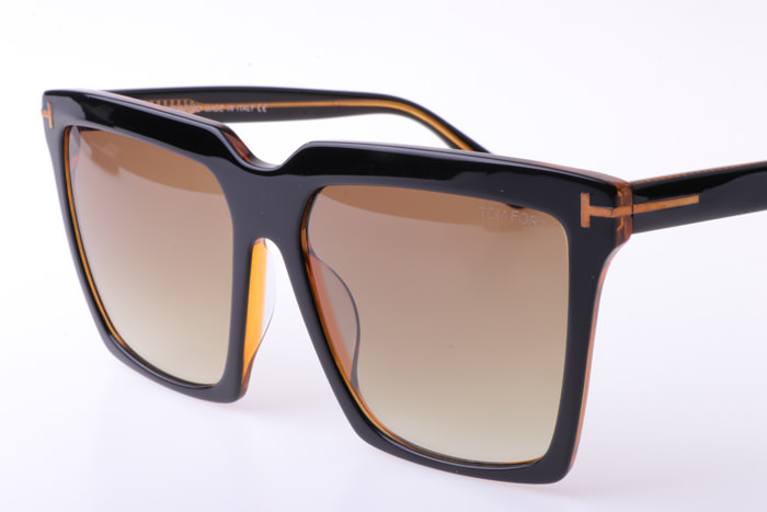 FT0764 Sunglasses In Black Brown