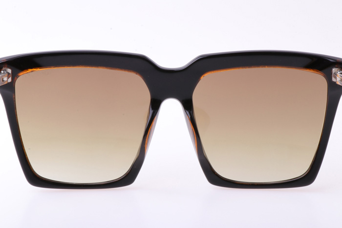 FT0764 Sunglasses In Black Brown