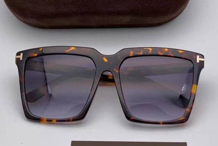FT0764 Sunglasses In Tortoise