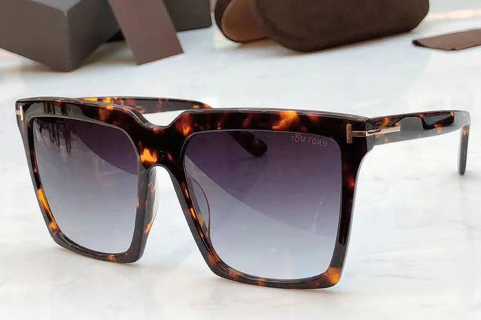 FT0764 Sunglasses In Tortoise